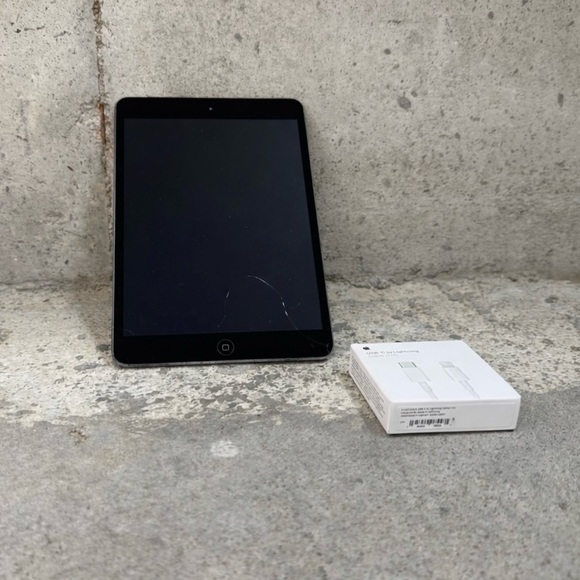 Apple Other - Apple iPad Mini 2 For Parts Cracked Screen No Display + New Cable